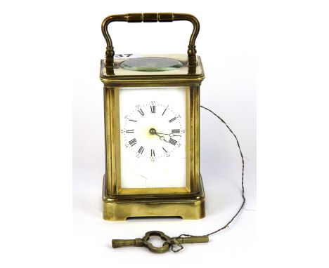 A striking brass carriage clock, H. 16.5cm. Condition : Currently not in working condition.