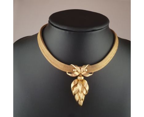 Vintage-Collier - Henkel &amp;amp; Grosse (Pforzheim), goldfarbenes Metall, Schlangenkette mit ausgefallener floraler Abhängu