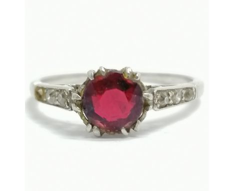 Unmarked platinum ring set with red stone &amp; diamond set shoulders - size K &amp; 2.4g total weight ~ 1 diamond is missing