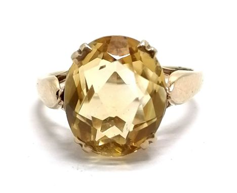 9ct marked gold citrine stone set ring - size K &amp; 2.6g total weight ~ slight a/f to shoulder 