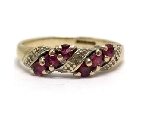 9ct hallmarked gold ruby &amp; diamond chip ring - size M &amp; 2g total weight 