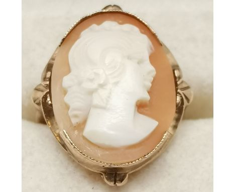 9ct hallmarked gold hand carved portrait shell cameo ring - size O &amp; 5.1g total weight 