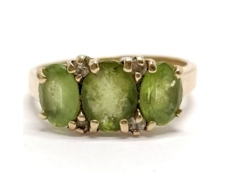 9ct hallmarked gold peridot &amp; diamond stone set ring - size R½ &amp; 3.5g ~ centre stone has some chips 
