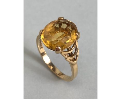 9ct Gold ring set with a large faceted yellow Citrine gemstone (approx 12 x 10mm) size 'N'