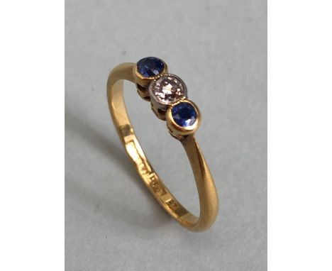 18ct three stone round set central diamond flanked by two blue Sapphires size 'M' &amp; 2.1g