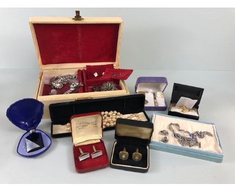 Costume Jewellery, quantity of costume jewellery to include some 925 silver and marcasite, range to include brooches, earring