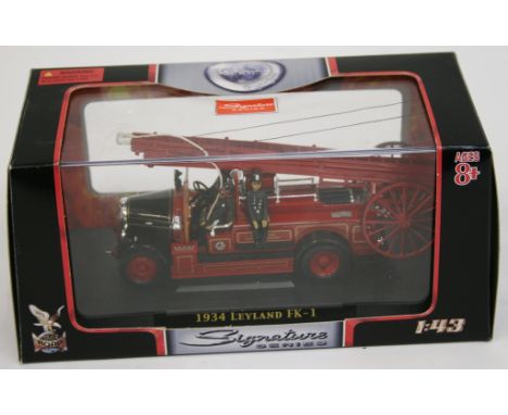 Signature Models 1934 Leyland FK-1 Fire Escape Worcester City & County  code 3 model 1:43 scale, with four handpainted fireme