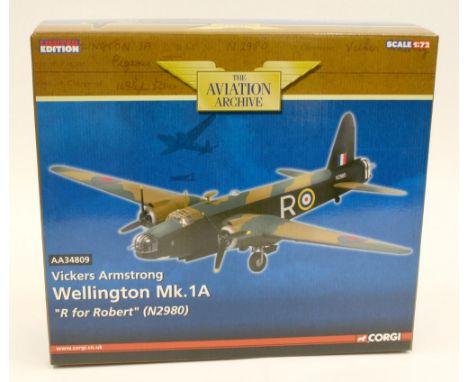 Corgi Aviation Archive, Vickers Armstrong Wellington Mk1A 'R for Robert', AA34809 Limited Edition 1/72 scale model, in mint b
