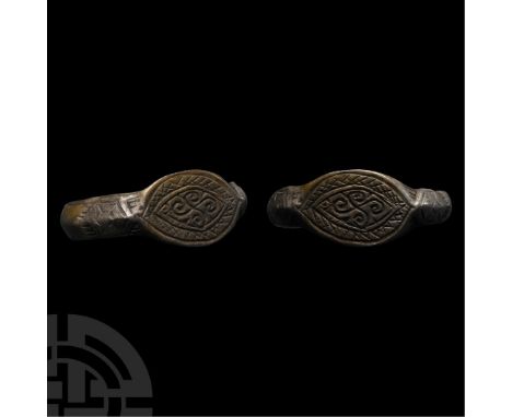 15th-16th century A.D. With carinated hoop, quatrefoil to each shoulder, scaphoid bezel with hatched border and spiral quatre