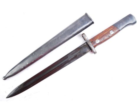 An original WWI First World War 1903 pattern Imperial German Army mauser rifle bayonet. The bayonet having a flat pommel with