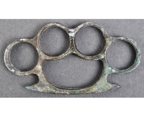 An original WWI First World War believed Imperial German Army knuckleduster / 'brass knuckles'. Shaped form, with an open pal