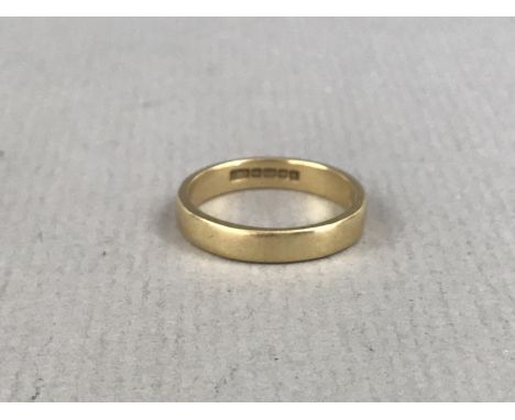 A vintage 18ct gold wedding band, 4g