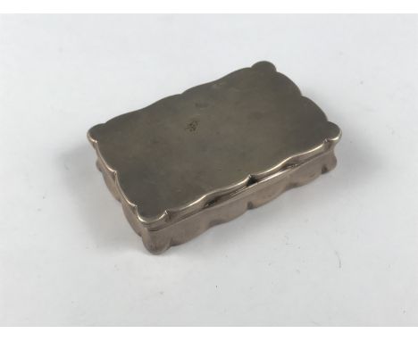 A George VI silver pocket snuff box, of fancy rectangular form, Stokes & Ireland Ltd, Chester, 1920, 6 cm x 4 cm, 48 g