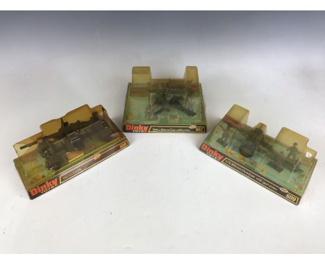 Vintage military Dinky Toys, including 609 U.S.105mm Howitzer with gun crew, 656 88mm GUN and 662 Static 88mm Gun with crew, 