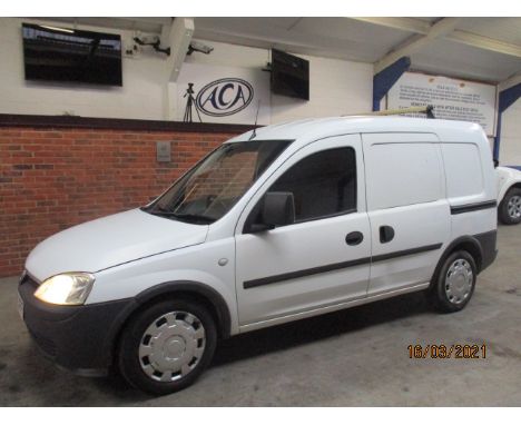 Make &amp; Model: Vauxhall Combo 2000 CDTiDate of Reg: WN09 ZFFColour: Whitecc: 1248MoT: 08-12-2021Fuel Type: DIESELMileage: 