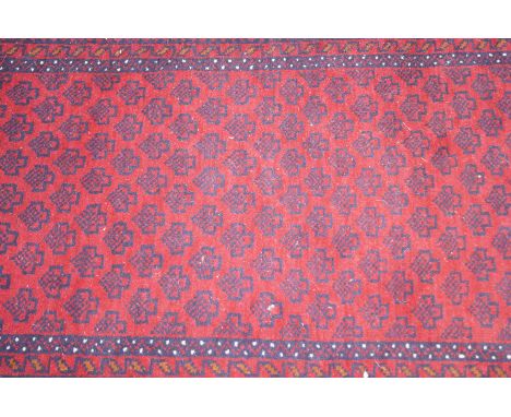 A vintage floor rug 140x85cm