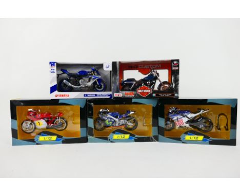 Maisto - Altaya - New Ray - 5 x boxed motorcycle models in 1:12 scale including Harley Davidson Dyna Super Glide Sport # 3232