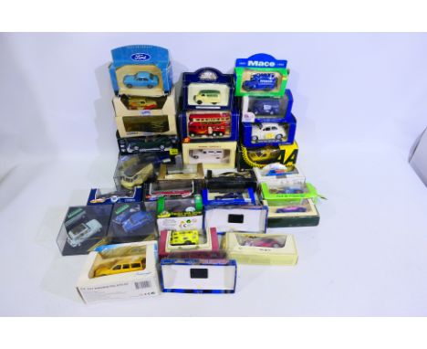 Corgi - Vitesse - Oxford Diecast - Others - An eclectic collection of over 20 boxed diecast in various scales. Lot includes V