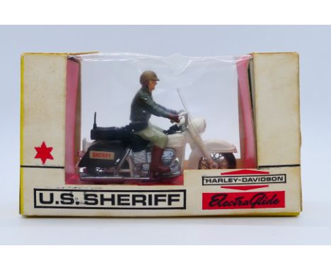 Britains - A boxed Britains #9692 US Sheriff Harley Davidson 'Electra-Glide' Motorcycle. The model in white with plastic ride