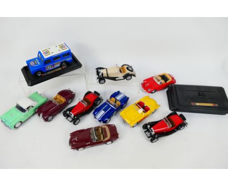 Bburago - 10 x unboxed vehicles in 1:24 scale including Land Rover Safari, Porsche 356, Shelby Cobra, Chevrolet Corvette and 