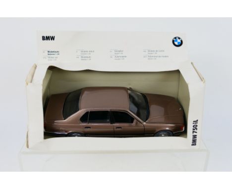 Schabak - A boxed 1:24 scale BMW dealer issued BMW 750iL by Schabak. Model appears to be in Mint slightly 'display dusty' hou