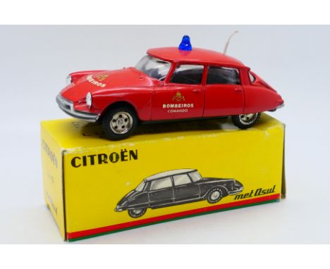 Metosul (Portugal) - A boxed Metosul  Citroen 'Fire Chiefs Car' . The model in red with 'Bombeiros' decals to doors and bonne