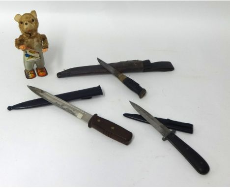 A German Solingen dagger, a bayonet and another short dagger also a Japanese clock work and tinplate top (4)