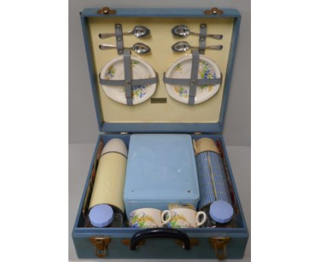 A Brexton picnic set 