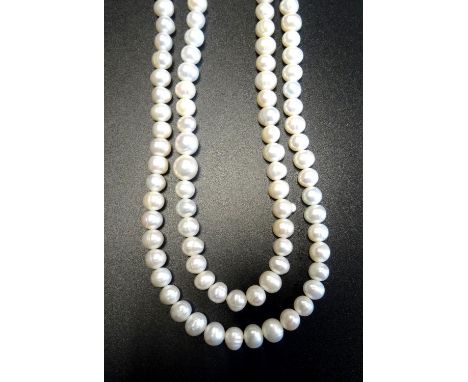 DOUBLE STRAND CULTURED PEARL NECKLACEapproximately 46cm long 