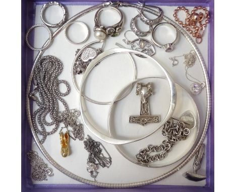 SELECTION OF SILVER JEWELLERYincluding silver bangles, one with Edinburgh Hallmarks and maker Michael Wallis Hurst; a Neil La