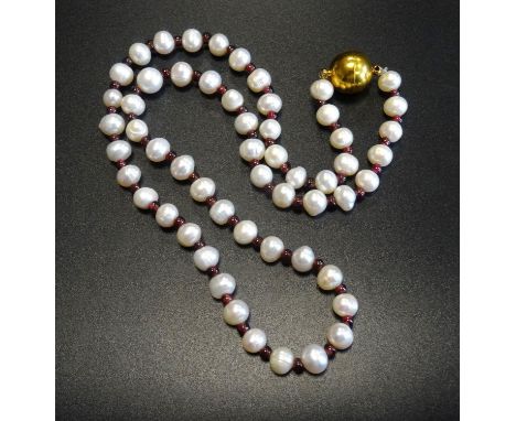 CULTURED PEARL AND RUBY NECKLACEwith alternating pearls and small ruby spacers, with magnetic clasp, approximately 56.5cm lon