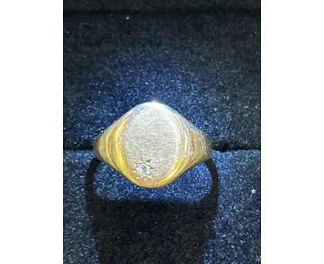 9ct Gold signet ring set with small diamond Size R Weight 3.7g