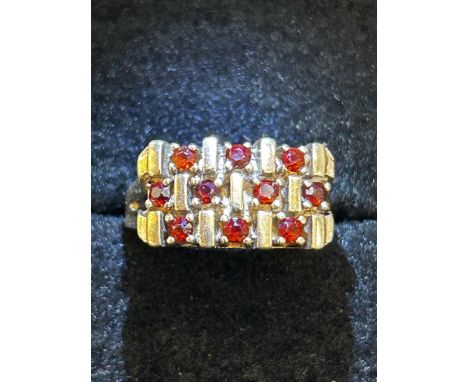 9ct Gold ring set with 10 garnets Size N Weight 5.2g 