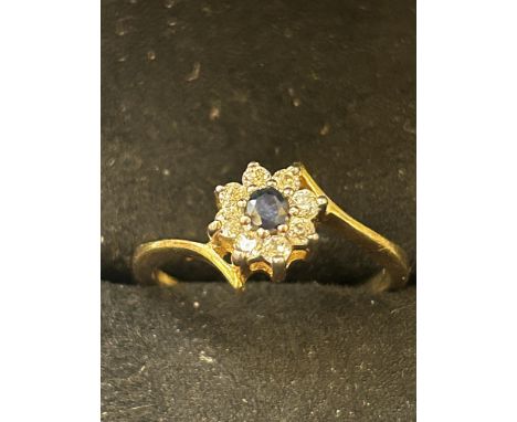 9ct Gold ring set with sapphire & cz stones Size M 1.9g