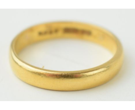 22ct gold hallmarked wedding ring, size R, 5.2g.  