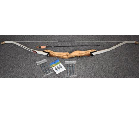 Pulse recurve bow and fifteen hunting heads