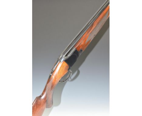 Browning B25 A1 12 bore over and under ejector shotgun with engraved decoration, single trigger, chequered semi-pistol grip a