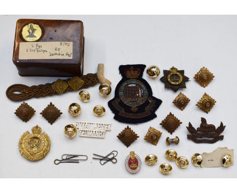 British Army small collection of badges and buttons including Royal Gloucestershire Hussars, Royal Engineers, Essex Yeomanry 