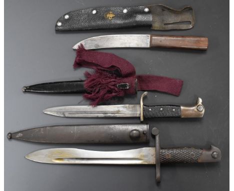Spanish Bolo bayonet 1941 pattern with 25cm fullered blade and scabbard, German KS98 bayonet with 19cm fullered blade and a B