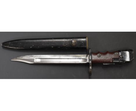 British knife bayonet Number 7 Mk 1 with with swivel pommel and 20cm fullered blade and scabbard. PLEASE NOTE ALL BLADED ITEM