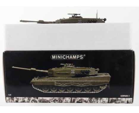 Minichamps 1:35 scale model Leopard 2 Tank, excellent condition in polystyrene packed box. 