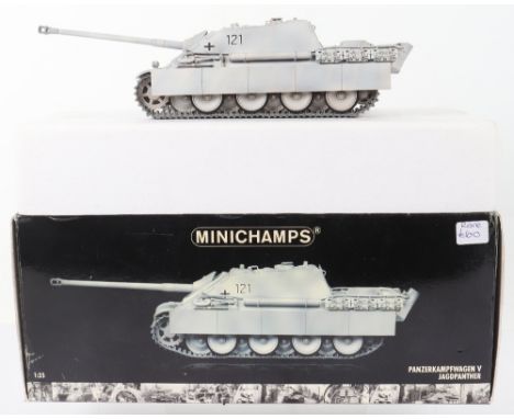 Minichamps 1:35 scale model Panzerkampfwagen V Jagdpanther Tank, ‘Winter Version’, excellent condition in polystyrene packed 