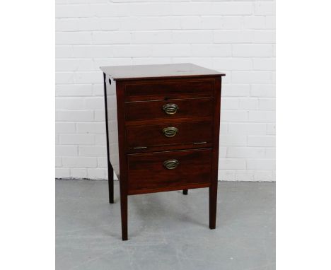 A mahogany commode on tapering supports, 75 x 48cm 