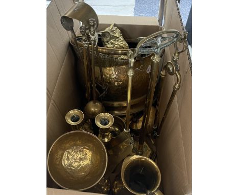 A box of various brass ware to include cast brass figure of an owl, 27 cm high, brass coal helmet, two fireside companion set