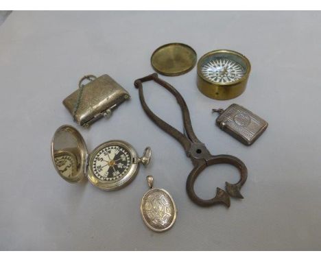 An assortment of mixed collectables including a silver vesta case, a WWI pocket compass and one other.