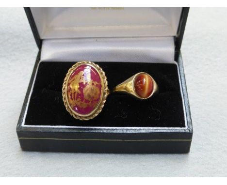 Two decorative 9ct gold rings, size P and R. 