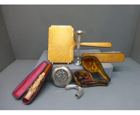 An assortment of mixed collectables including a cased meerschaum pipe, a cigar holder, a silver bud vase etc. 