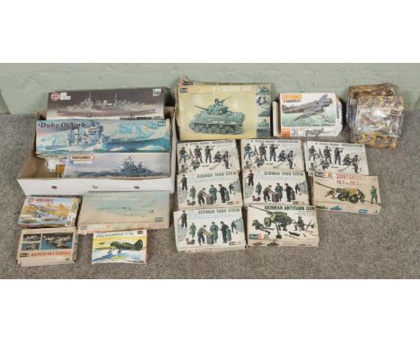 A collection of vintage kit builds, example includes: Airfix A04212 HMS Belfast 1:600, Revell H-2107 Pak Gun 40 1:35, Revell 