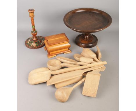 A good collection of assorted kitchen treen to include paddles and ladles of varying sizes along with turned tazza and candle