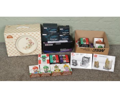 Mixed miscellaneous items, including a boxed vintage J&amp;G Meakin "Wild Berries" 20 piece dinner set, 20 building brick toy